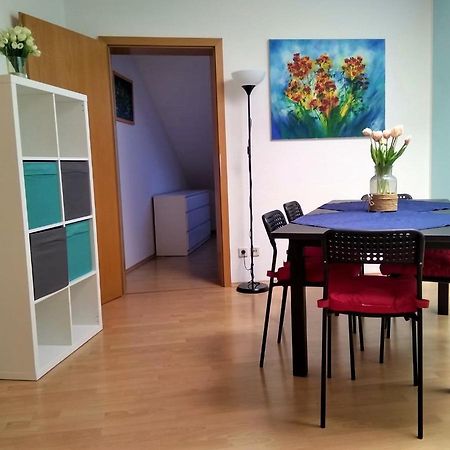 Gaestewohnung 4-Raum Wohnung Fuer 2-8 Personen ซวิคเคา ภายนอก รูปภาพ