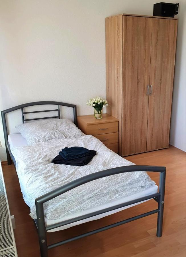 Gaestewohnung 4-Raum Wohnung Fuer 2-8 Personen ซวิคเคา ภายนอก รูปภาพ