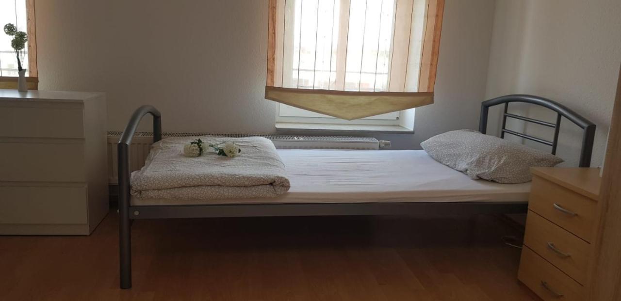 Gaestewohnung 4-Raum Wohnung Fuer 2-8 Personen ซวิคเคา ภายนอก รูปภาพ